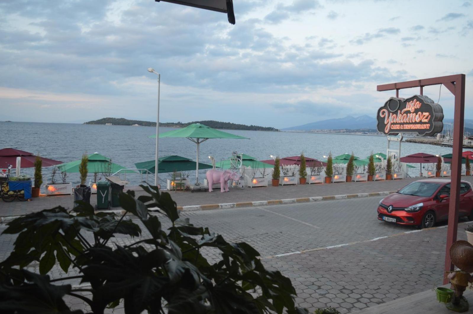 Yakamoz Otel อูร์ลา ภายนอก รูปภาพ