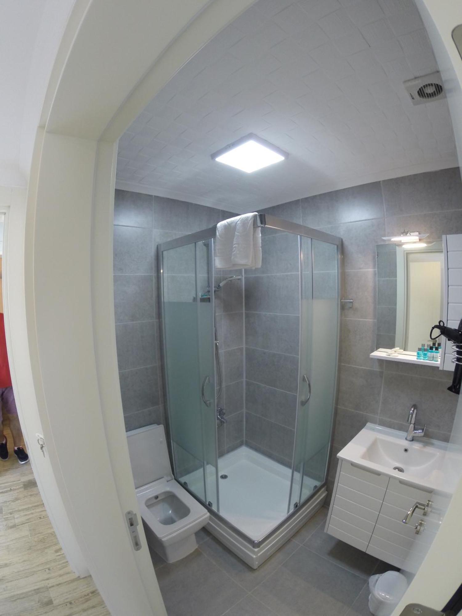 Yakamoz Otel อูร์ลา ภายนอก รูปภาพ